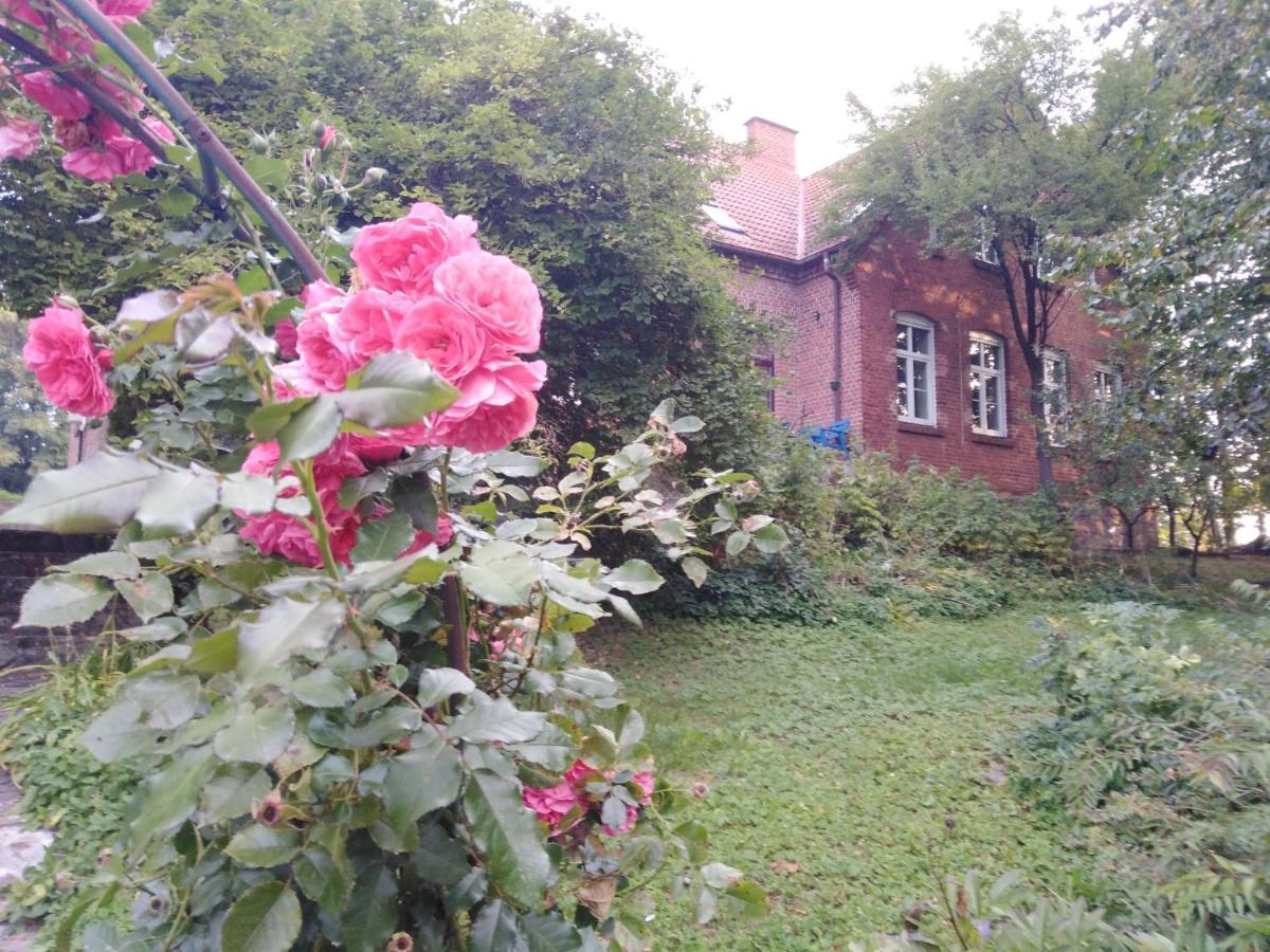 Alte Schule Am See Biskupiec (Olsztyn) Exterior foto